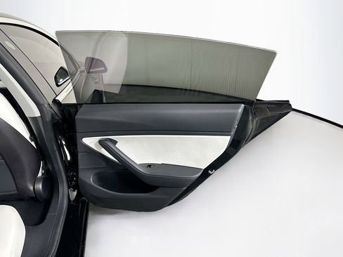 Used 2019 Tesla Model 3 Standard Range image 28