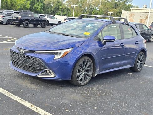 Used 2025 Toyota Corolla XSE FWD image 4