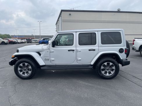 Used 2023 Jeep Wrangler Unlimited Sahara w/ Cold Weather Group AWD/4WD image 5