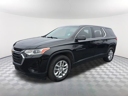 Used 2021 Chevrolet Traverse LS image 8