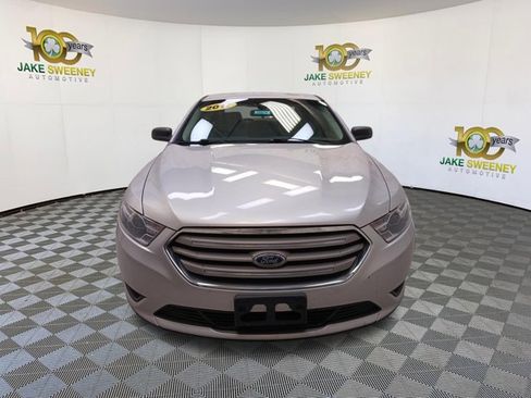 Used 2017 Ford Taurus SE image 3