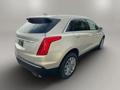 Used 2017 Cadillac XT5 Luxury w/ Driver Awareness Package FWD image 8