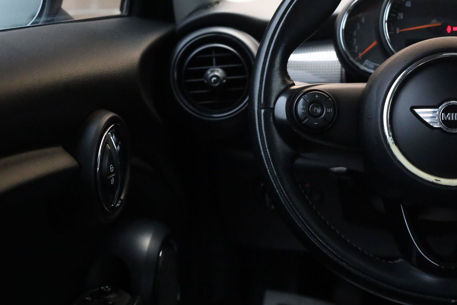 Used 2016 MINI Cooper 2-Door Hardtop FWD image 27