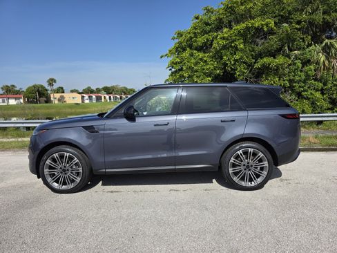 Used 2026 Land Rover Range Rover Sport SE AWD/4WD image 7