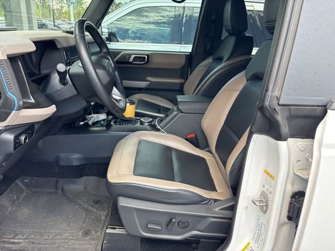 Used 2023 Ford Bronco Wildtrak image 4