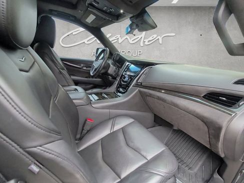 Used 2019 Cadillac Escalade ESV Platinum image 24