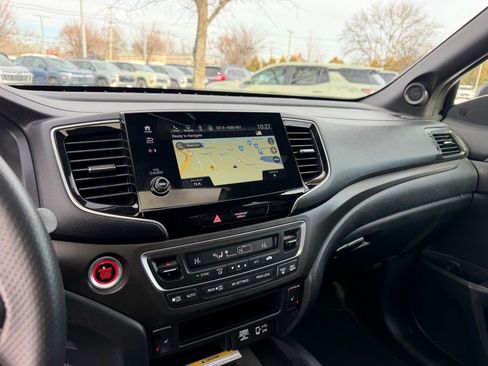 Used 2022 Honda Pilot TrailSport image 14