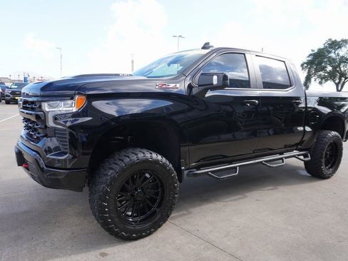 Used 2024 Chevrolet Silverado 1500 LT Trail Boss w/ LT Trail Boss Premium Package image 3