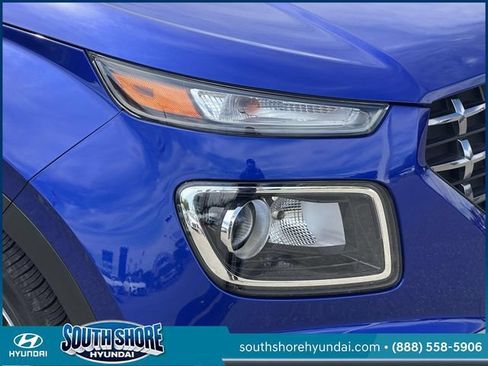 Certified 2025 Hyundai Venue SEL FWD image 10