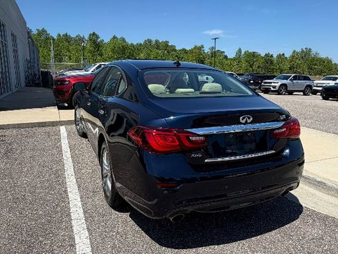 Used 2019 INFINITI Q70 Luxe AWD/4WD image 3