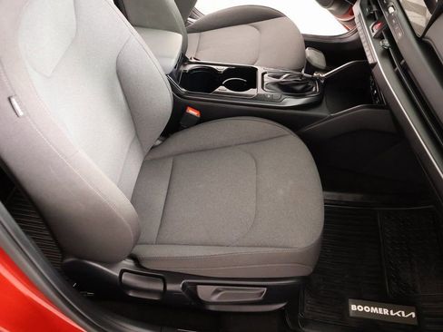 Used 2025 Kia K4 LXS image 12