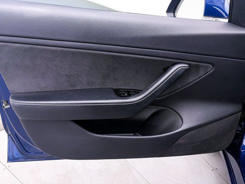Used 2018 Tesla Model 3 Long Range RWD image 16