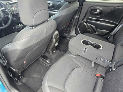 Used 2022 Jeep Renegade Trailhawk image 12