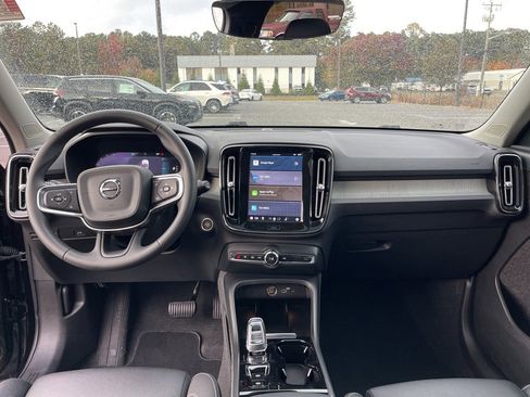 Used 2024 Volvo XC40 B5 Plus w/ Protection Package Premier image 8