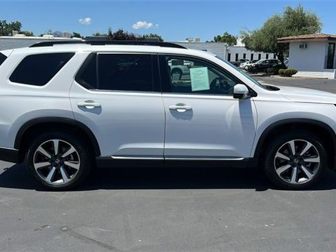 Used 2023 Honda Pilot Elite image 3