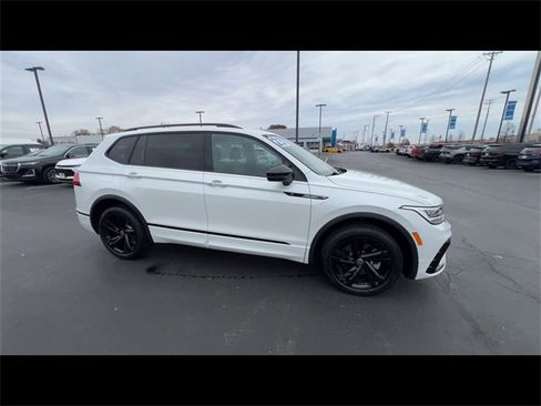 Used 2023 Volkswagen Tiguan SE R-Line image 9