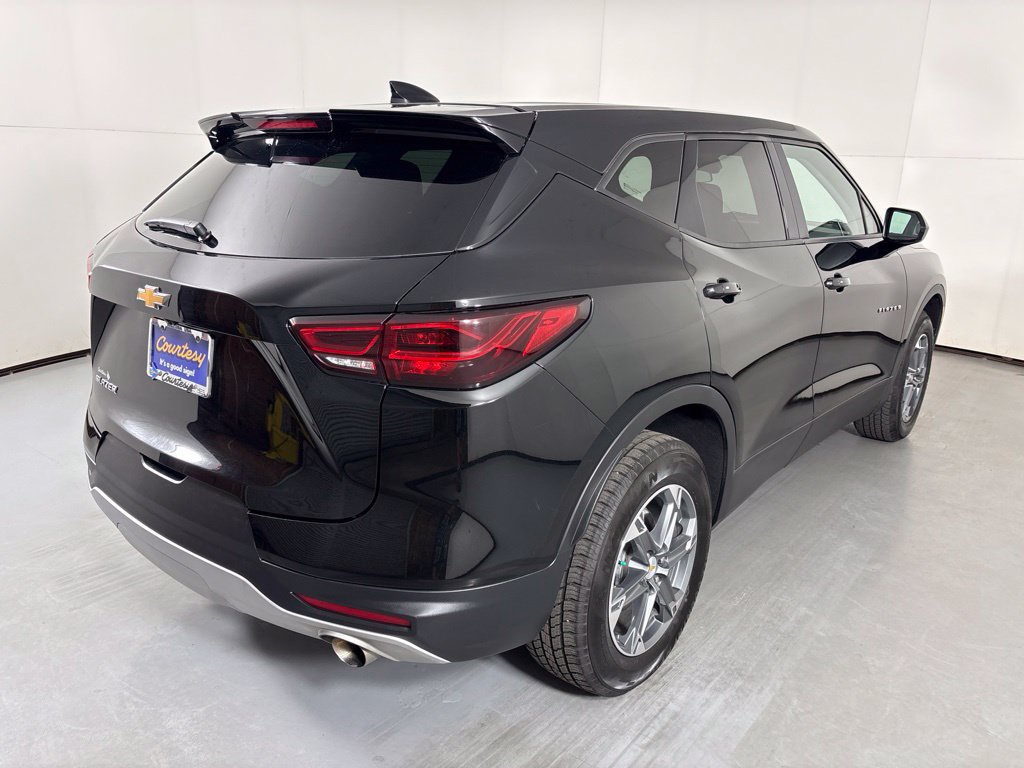 Used 2025 Chevrolet Blazer LT FWD image 8