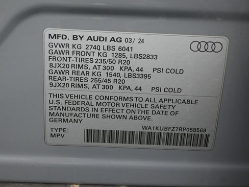 Used 2024 Audi Q4 e-tron Premium w/ Convenience Package image 9