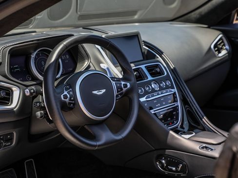 Used 2022 Aston Martin DB11 Volante RWD image 12
