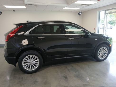Certified 2024 Cadillac XT4 Luxury w/ Cold Weather Package AWD/4WD image 8