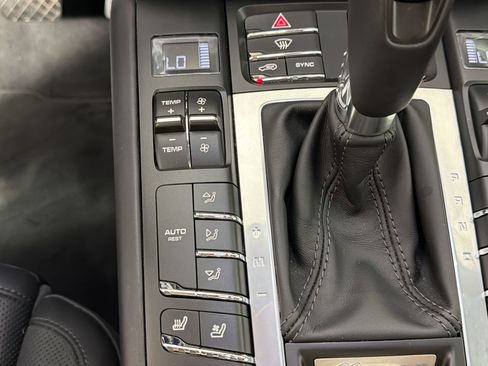 Certified 2019 Porsche Macan S AWD/4WD image 19