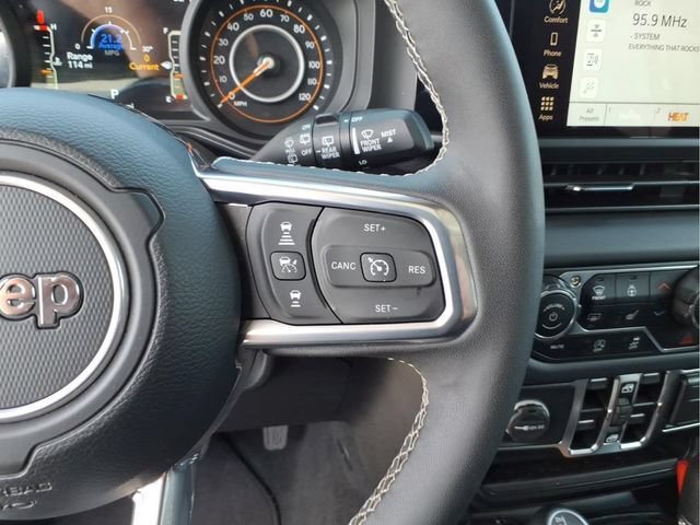 Used 2025 Jeep Wrangler Unlimited Sahara AWD/4WD image 24