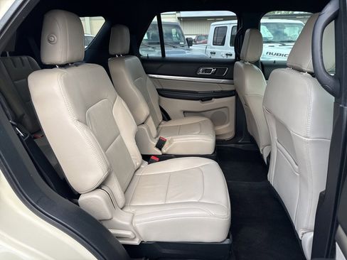 Used 2018 Ford Explorer XLT w/ Equipment Group 202A image 20