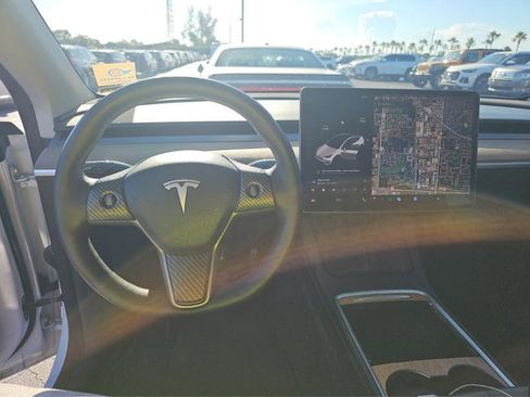 Used 2022 Tesla Model Y Long Range AWD/4WD image 13