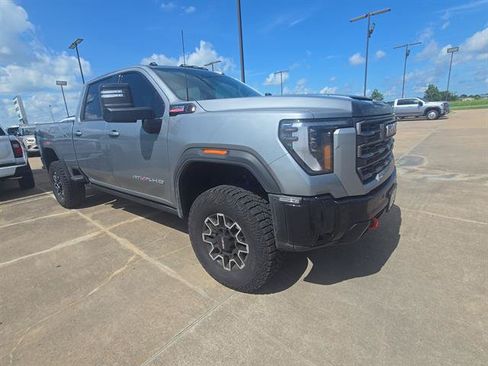 Used 2026 GMC Sierra 2500 AT4X AWD/4WD image 2