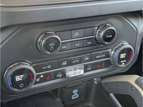 Used 2025 Ford Bronco Badlands image 19