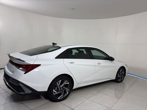 New 2025 Hyundai Elantra SEL FWD image 5
