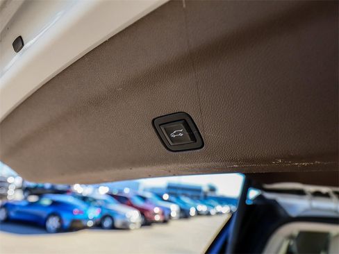 Used 2022 GMC Yukon XL Denali w/ Denali Ultimate Package image 15