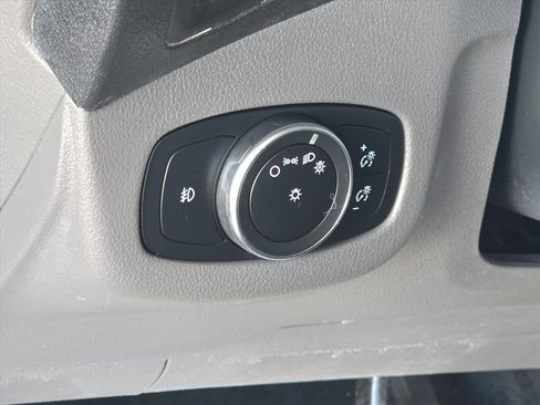 Used 2022 Ford Transit Connect XLT image 7