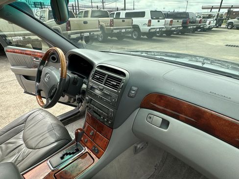 Used 2003 Lexus LS 430 RWD image 31