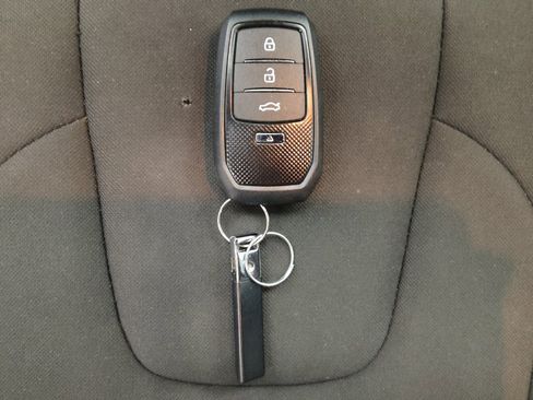 Used 2025 Hyundai Elantra Sport FWD image 32
