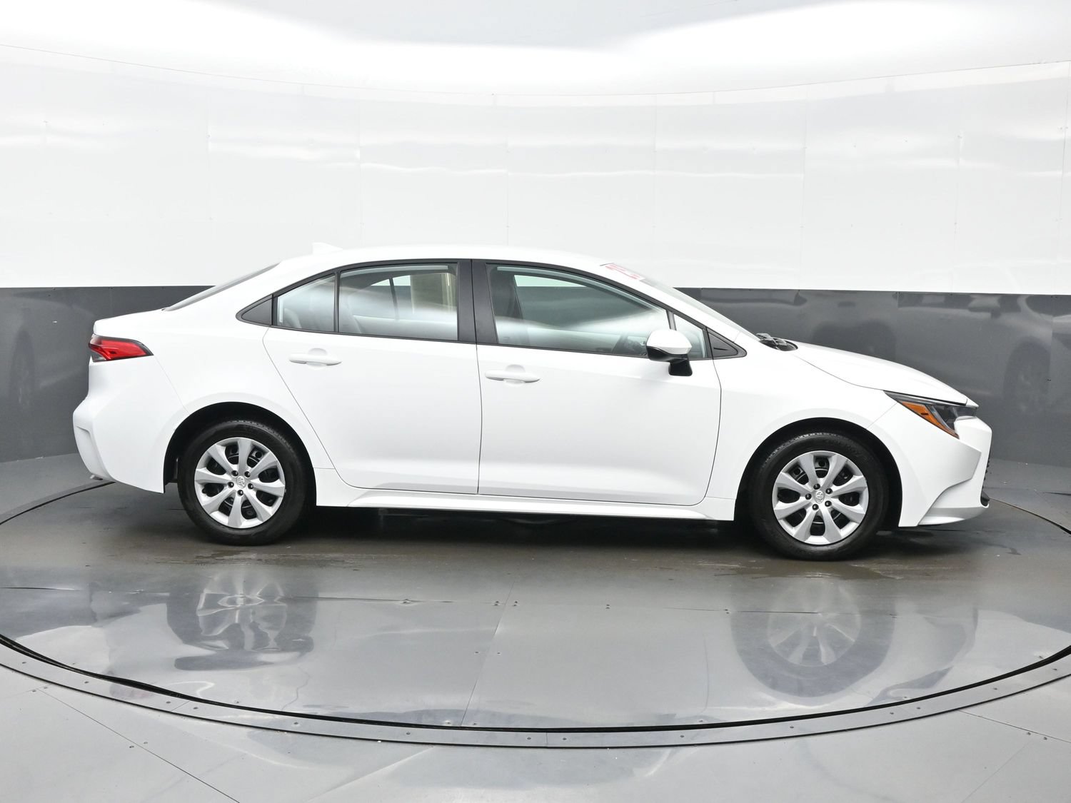 Used 2025 Toyota Corolla LE FWD image 7