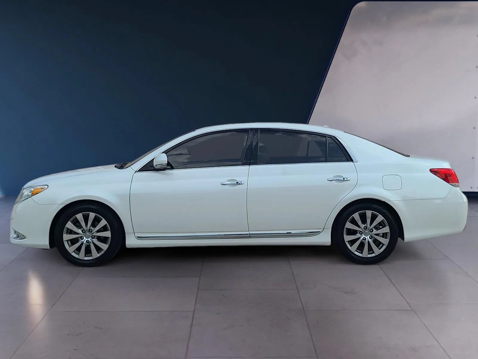 Used 2011 Toyota Avalon Limited FWD image 2