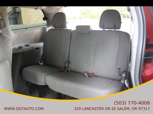 Used 2016 Toyota Sienna Limited image 17