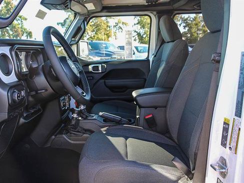 New 2025 Jeep Gladiator Sport image 16