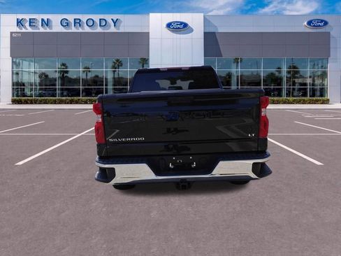 Used 2022 Chevrolet Silverado 1500 LT AWD/4WD image 4