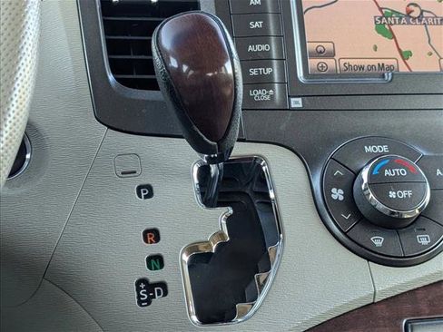Used 2013 Toyota Sienna XLE w/ Premium Pkg FWD image 16