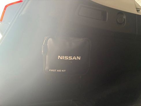 Used 2021 Nissan Rogue Platinum FWD image 12