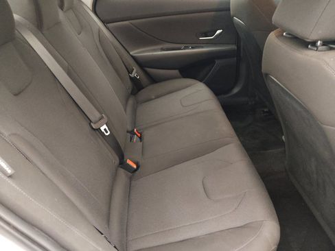 Used 2025 Hyundai Elantra SE image 19