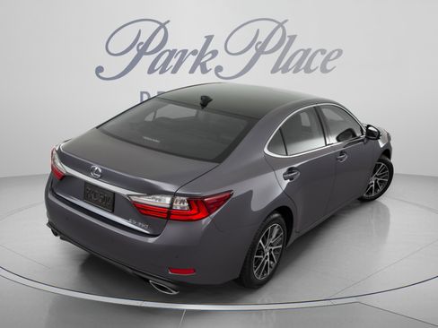 Used 2017 Lexus ES 350 w/ Premium Package FWD image 4