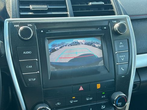 Used 2016 Toyota Camry SE image 21