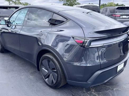 Used 2026 Tesla Model Y 2WD image 5