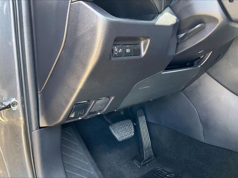 Used 2025 Toyota RAV4 XLE FWD image 30