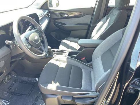 Used 2024 Chevrolet TrailBlazer LT FWD image 11