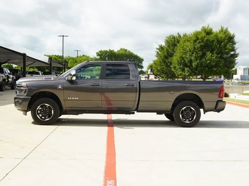 Used 2025 RAM 2500 Laramie AWD/4WD image 2