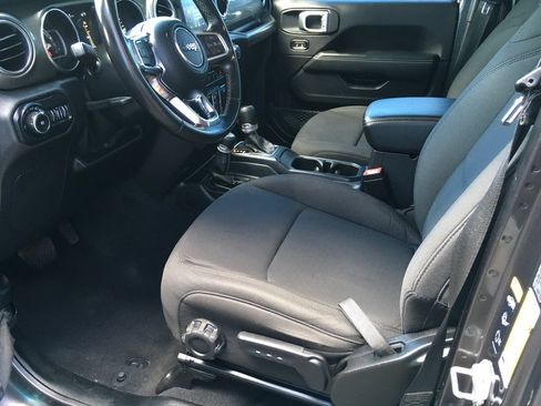 Used 2020 Jeep Wrangler Unlimited Sahara w/ Uconnect 4C Nav & Sound Group AWD/4WD image 22